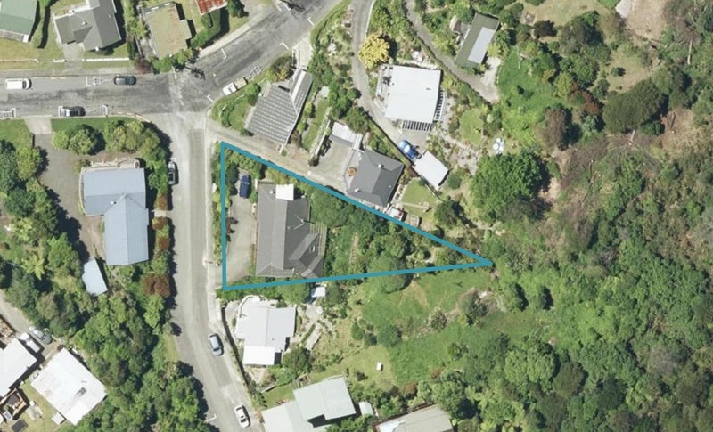 2 Amelia Crescent, Waikawa, Picton - Carousel 1
