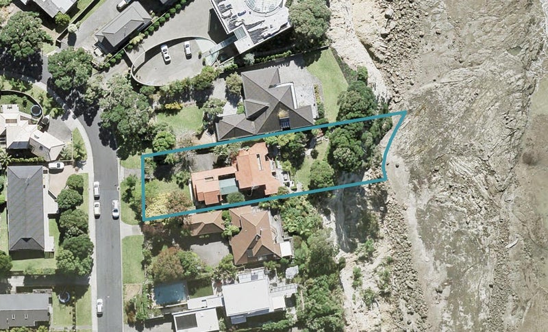 8 Sharon Road, Waiake, Auckland - Carousel 1