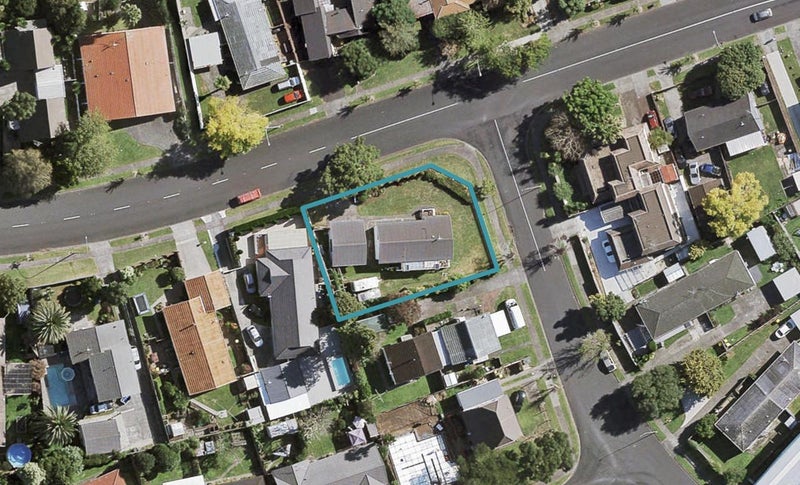 12 Walter Strevens Drive, Conifer Grove, Takanini - Carousel 1