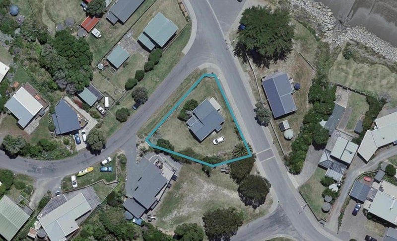 106 Jetty Road, Castlepoint - Carousel 1