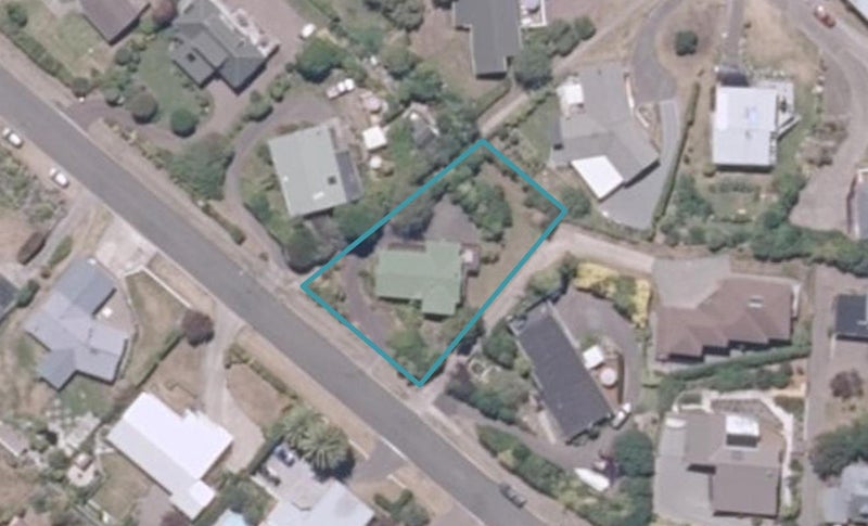 11 Scenic Heights, Acacia Bay, Taupō - Carousel 1