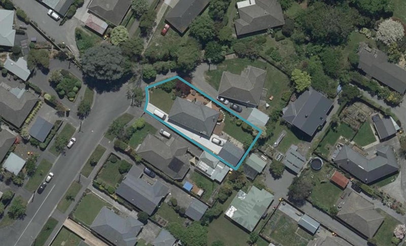 32 Manor Place, Bryndwr, Christchurch - Carousel 1