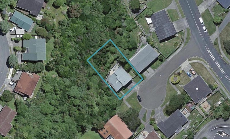 6 Saint Annes Square, Tawa, Wellington - Carousel 1