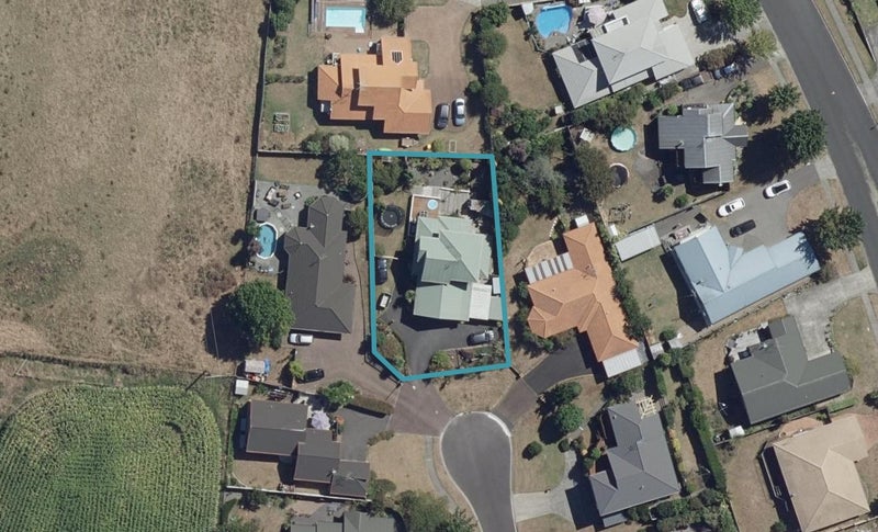 10 Sunny Dale, Western Heights, Hamilton - Carousel 1
