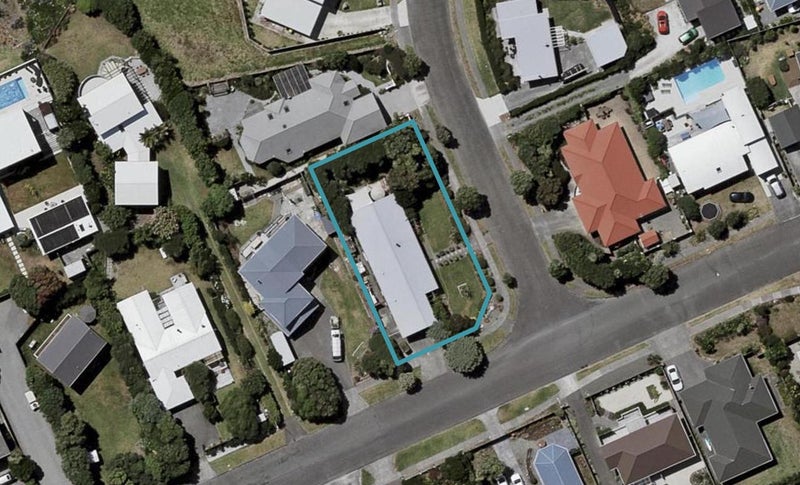 1 Olliver Grove, Waikanae Beach, Waikanae - Carousel 1
