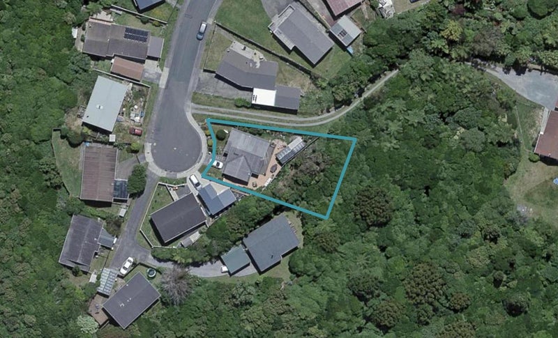 21 Evesham Place, Newlands, Wellington - Carousel 1