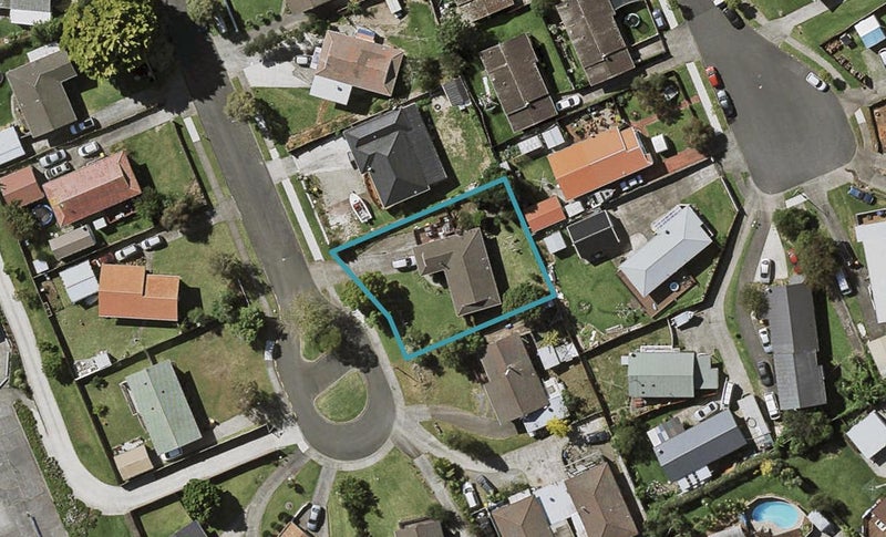 16 Shalimar Place, Clover Park, Auckland - Carousel 1
