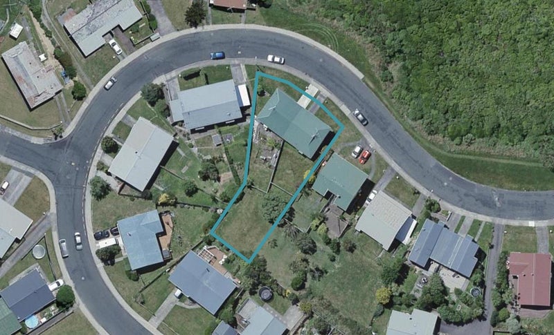 32A Colchester Crescent, Newlands, Wellington - Carousel 1