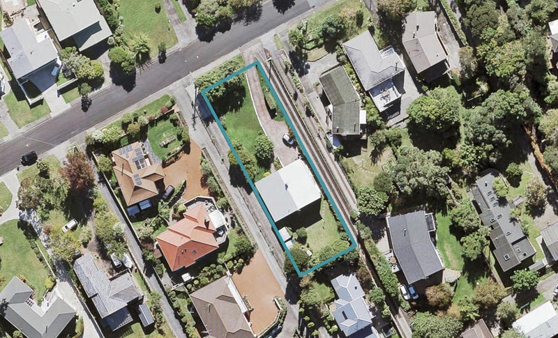 144 Cliff View Drive, Green Bay, Auckland - Carousel 1