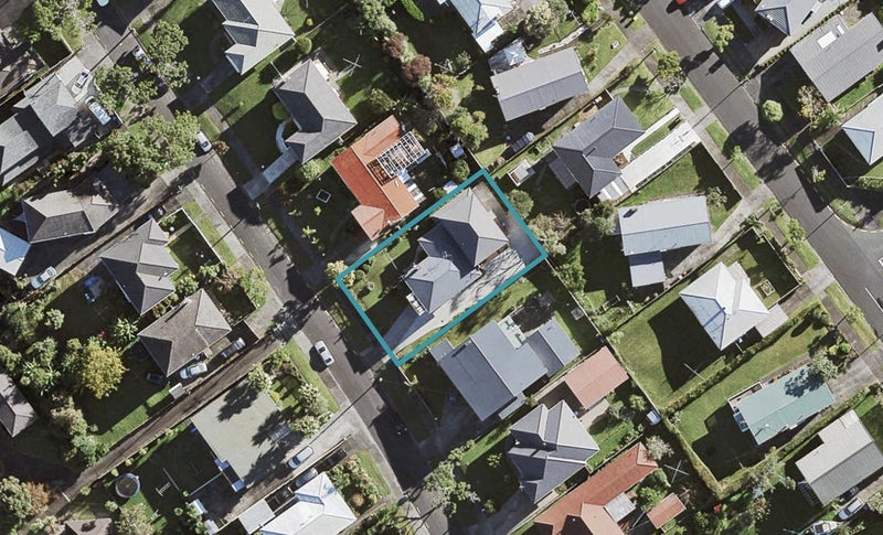 18 Hillview Avenue, New Windsor, Auckland - Carousel 1