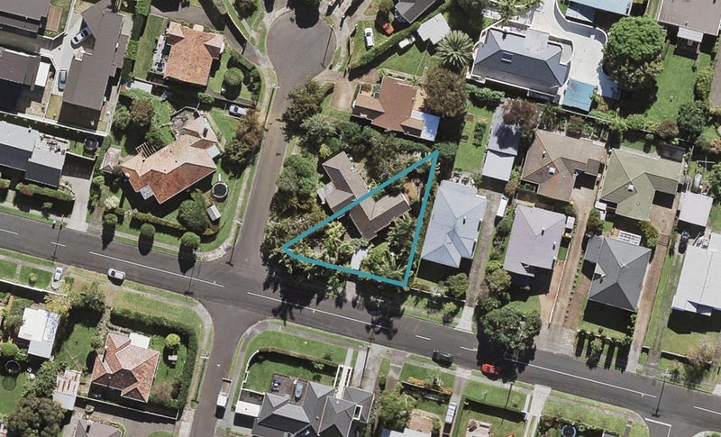 41 Fernleigh Avenue, Royal Oak, Auckland - Carousel 1