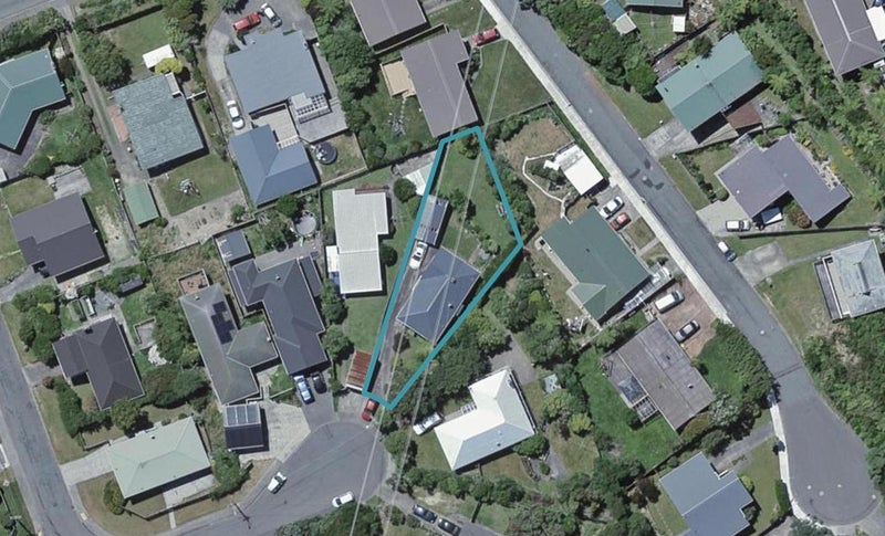 9 Kinapori Terrace, Newlands, Wellington - Carousel 1