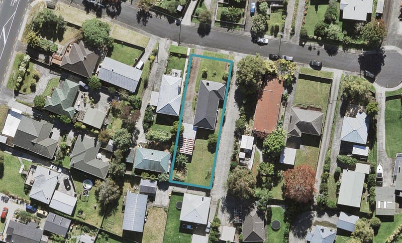 5 Alma Street, Te Atatu South, Auckland - Carousel 1