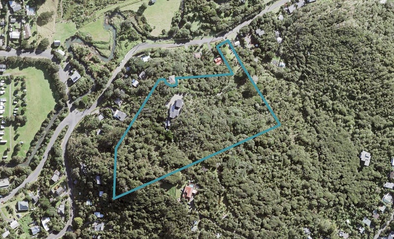 27 Glenesk Road, Piha, New Lynn - Carousel 1