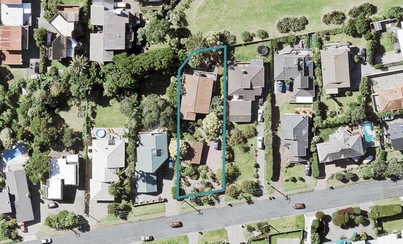 5 Sandown Road, Rothesay Bay, Auckland - Carousel 1
