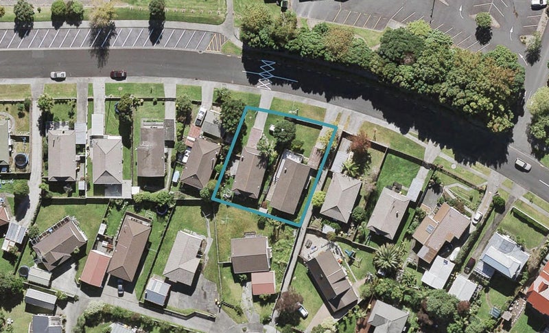 2/42 Granville Drive, Massey, Auckland - Carousel 1