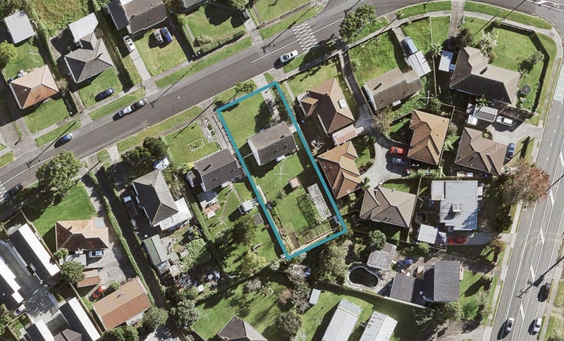 8 Howell Crescent, Mount Roskill, Auckland - Carousel 1