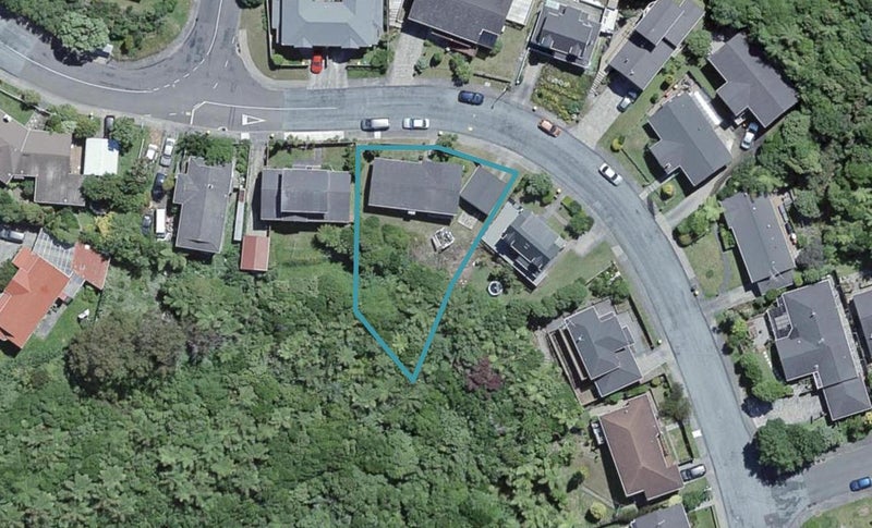64 Woodhouse Avenue, Karori, Wellington - Carousel 1