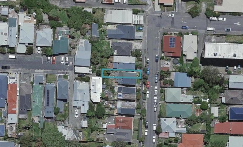 24 Edinburgh Terrace, Berhampore, Wellington - Carousel 1