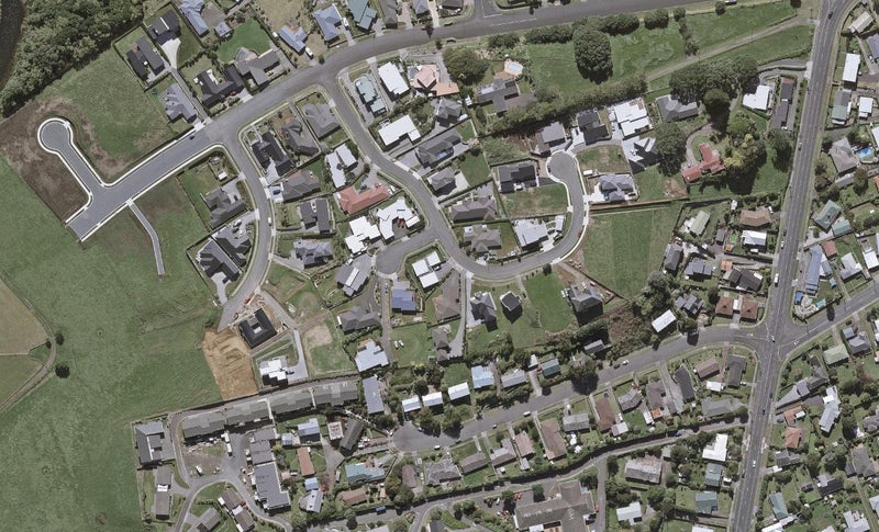 10 Nadine Stanton Drive, Bell Block, New Plymouth - Carousel 1