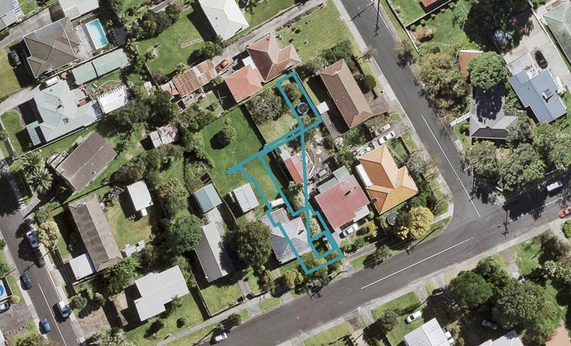 12/28 Lavelle Road, Henderson, Auckland - Carousel 1