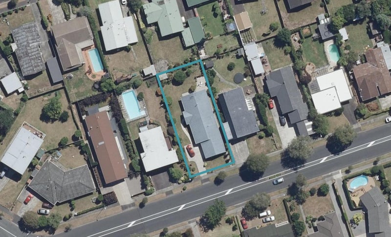 11 Glen Lynne Avenue, Queenwood, Hamilton - Carousel 1