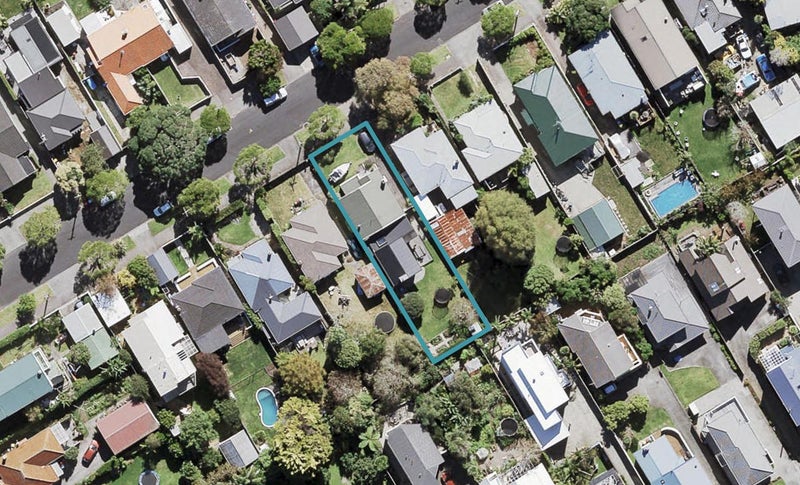 17 Seacombe Road, Point Chevalier, Auckland - Carousel 1