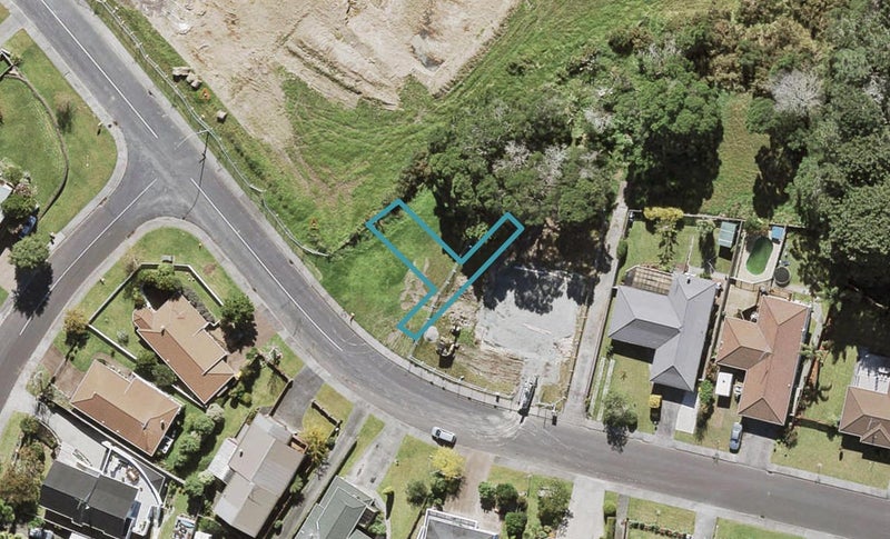 79B Granville Drive, Massey, Auckland - Carousel 1