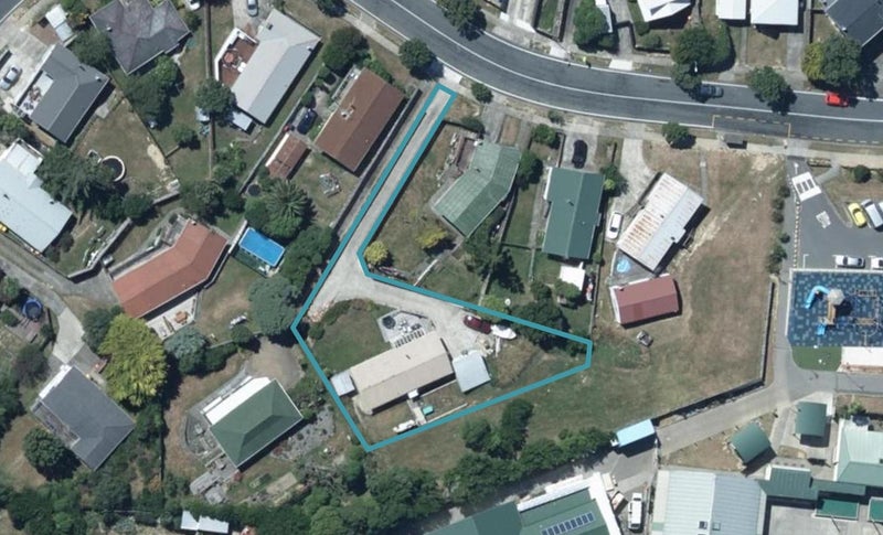 105 Conclusion Street, Ascot Park, Porirua - Carousel 1