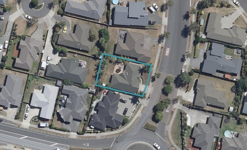 3 Barrington Drive, Huntington, Hamilton - Carousel 1