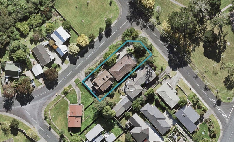 2/2 Claverdon Drive, Massey, Waitakere - Carousel 1