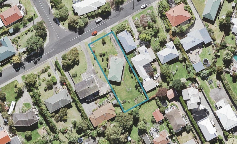 12 Barron Drive, Green Bay, Auckland - Carousel 1