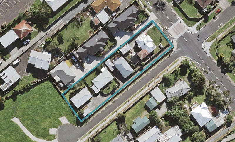 2/22 Thomas Road, Mangere, Auckland - Carousel 1