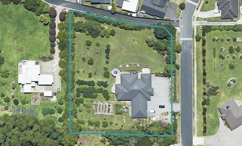 21 Twin Oak Avenue, Papamoa Beach, Papamoa - Carousel 1
