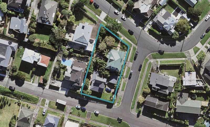 2/12 Mariposa Crescent, Birkenhead, Auckland - Carousel 1
