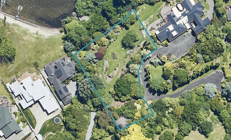 18 Tupara Crescent, Kawaha Point, Rotorua - Carousel 1