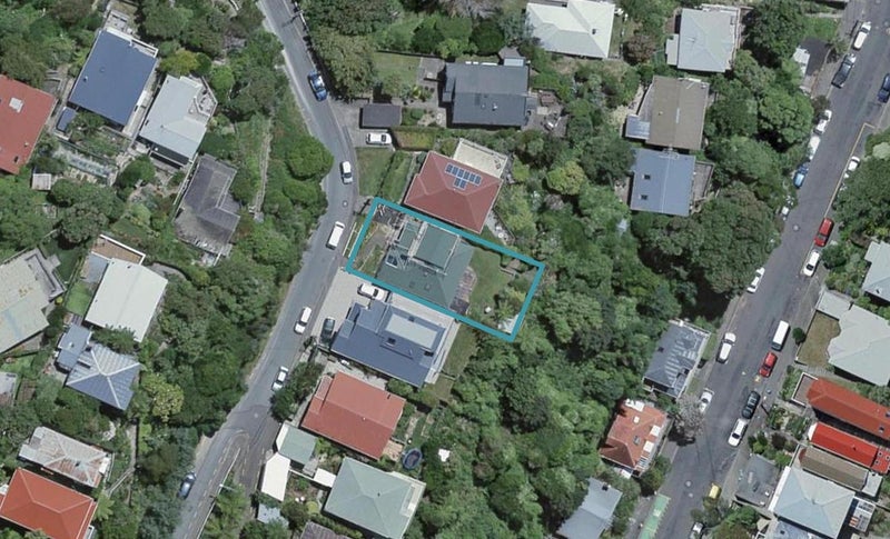 7 Durham Crescent, Aro Valley, Wellington - Carousel 1