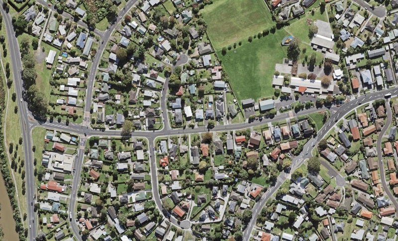 39 School Road, Te Atatu South, Auckland - Carousel 1