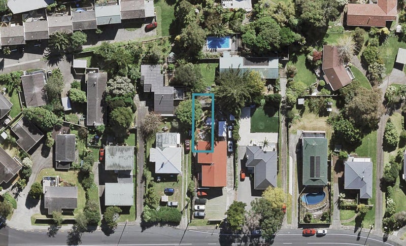 10D Chivalry Road, Glenfield, Auckland - Carousel 1