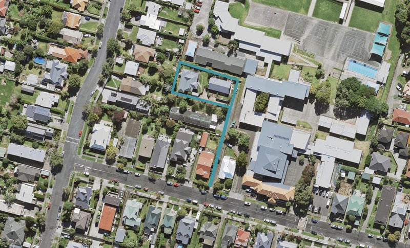 3/0 Brixton Road, Balmoral, Auckland - Carousel 1