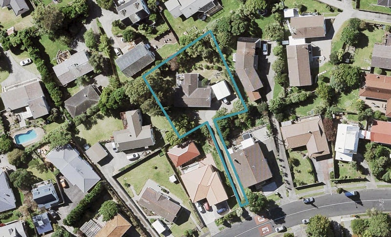 138 Oaktree Avenue, Browns Bay, Auckland - Carousel 1