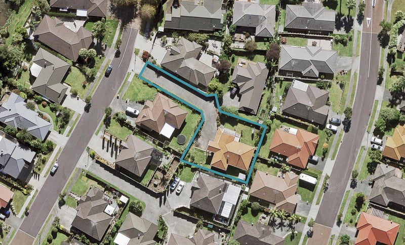 8 Carnelian Court, Westgate, Auckland - Carousel 1