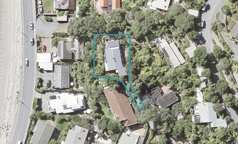 11 Taumaru Avenue, Lowry Bay, Lower Hutt - Carousel 1