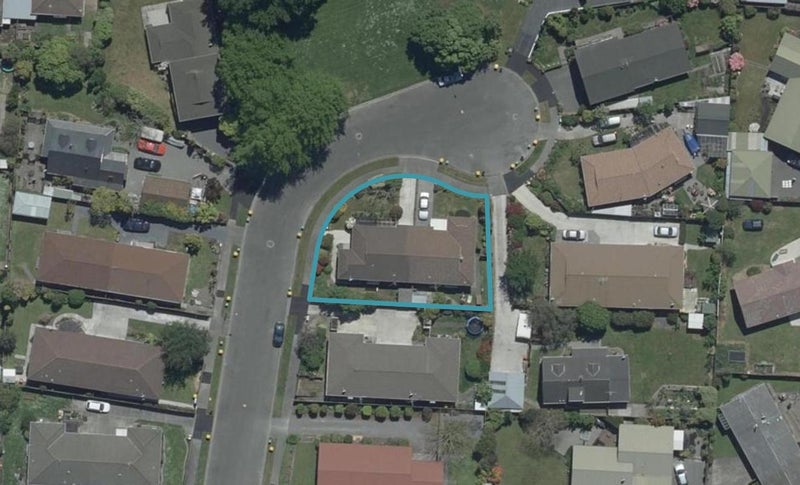1/8 James Condon Place, Redwood, Christchurch - Carousel 1