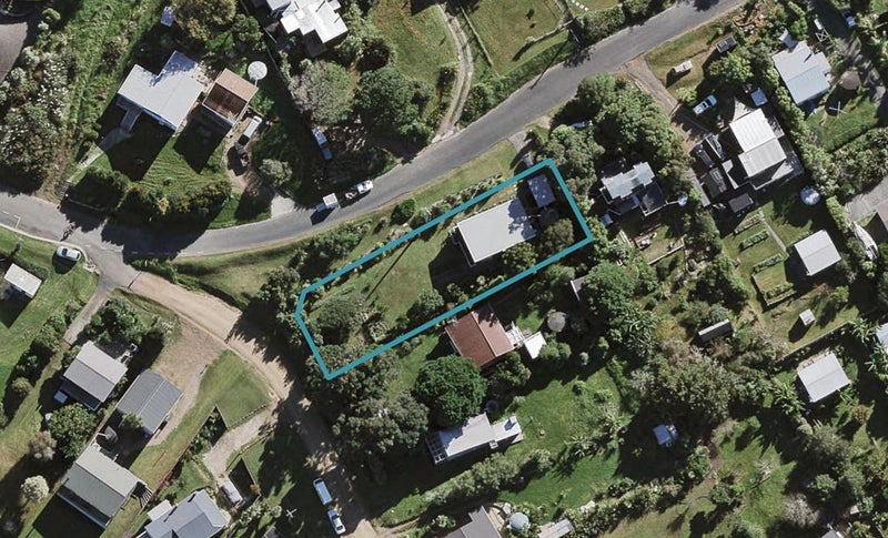 2 Wellington Road, Surfdale, Waiheke Island - Carousel 1