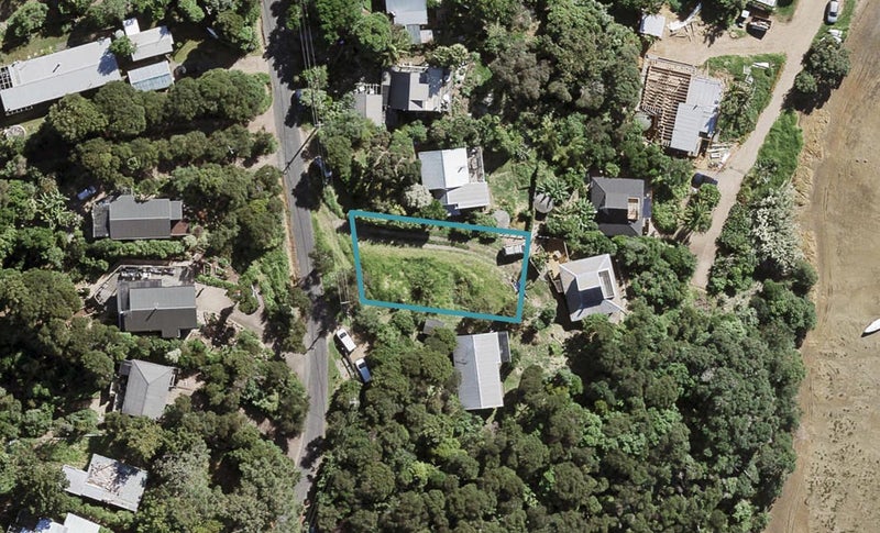18 Albert Crescent, Ostend, Waiheke Island - Carousel 1