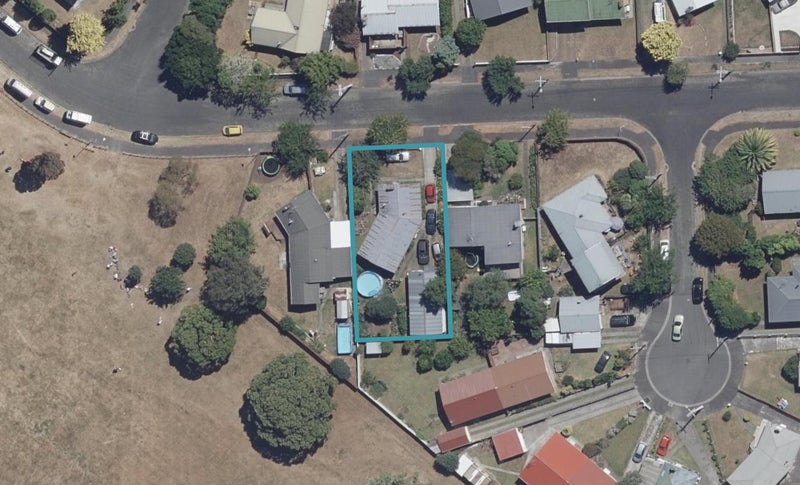 19 Larnach Street, St Andrews, Hamilton - Carousel 1