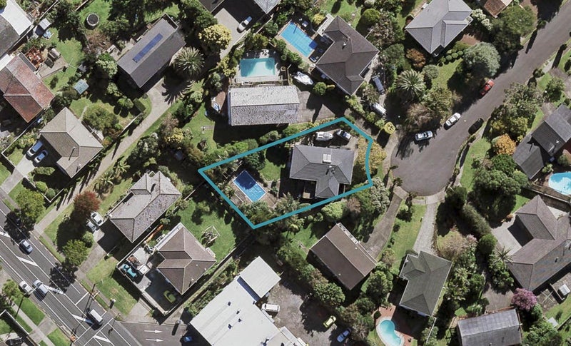 10 Kerrymaria Place, Hillcrest, Auckland - Carousel 1