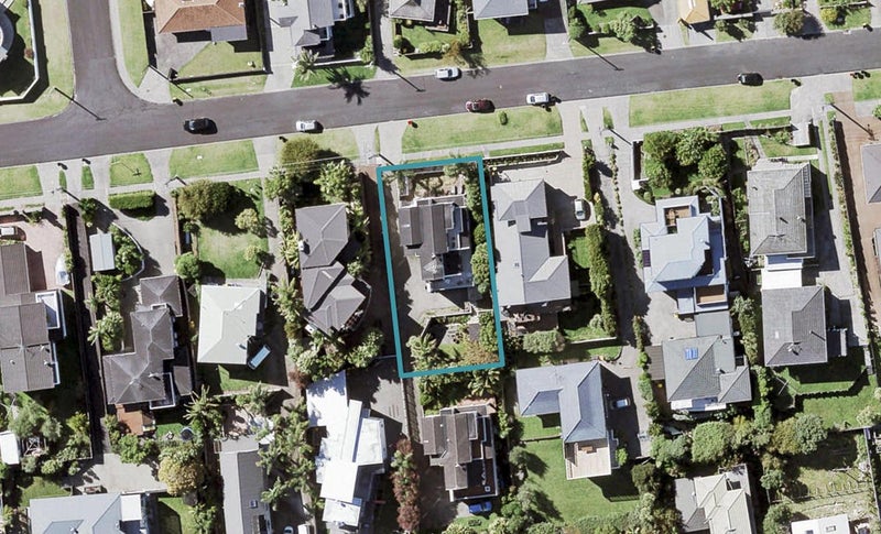 27 Hyde Road, Rothesay Bay, Auckland - Carousel 1
