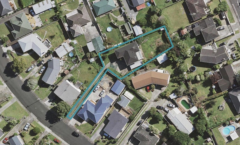 10 Lynmore Drive, Hillpark, Auckland - Carousel 1